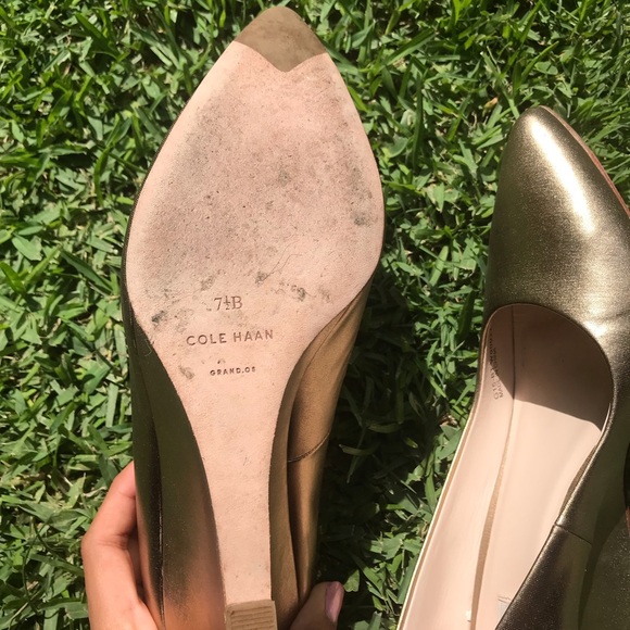 Gold Cole Hann womens heels - Picture 4 of 6